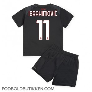 AC Milan Zlatan Ibrahimovic #11 Hjemmebanetrøje Børn 2022-23 Kortærmet (+ Korte bukser)